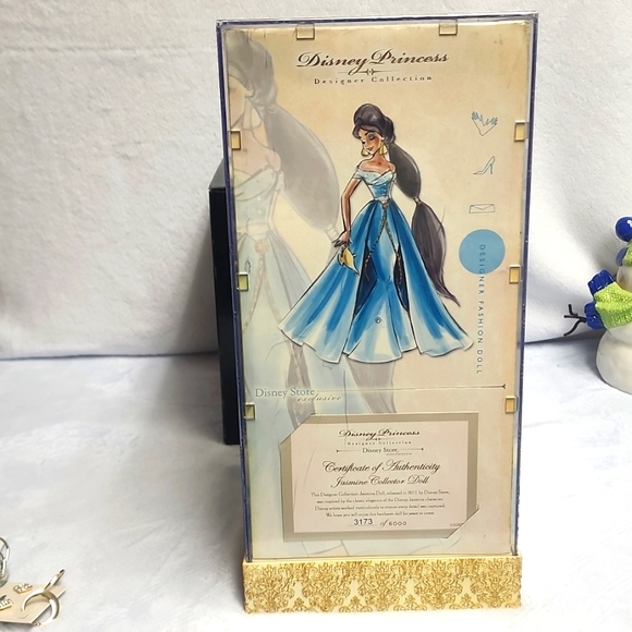 Disney Exclusive Jasmine Collectors Doll on Case w/ Certificate of Authenticity - Picture 3 of 5